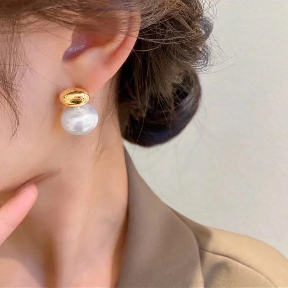 Stylish earrings